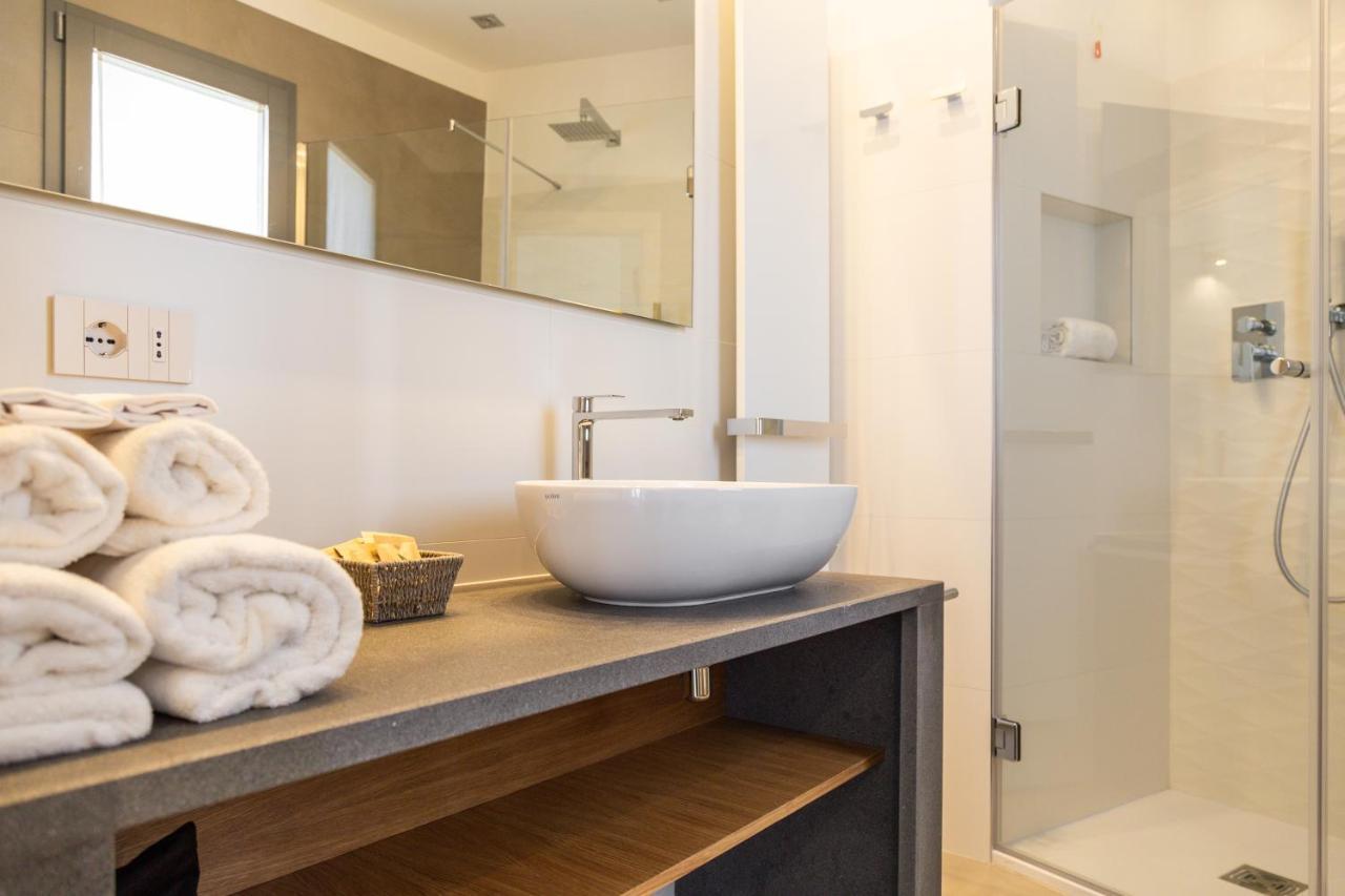 Domu Qirat - Authentic Rooms & Terraces Tortoli Bagian luar foto