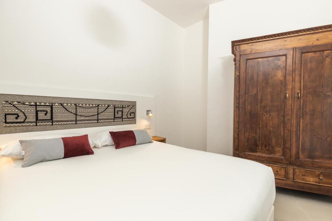 Domu Qirat - Authentic Rooms & Terraces Tortoli Bagian luar foto